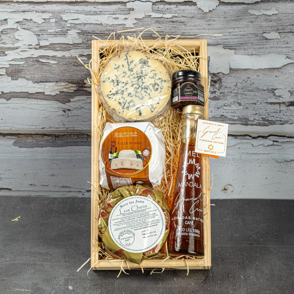 CESTA 1 – 3 QUEIJOS CREMOSOS + MEL ESPECIAL + GELÉIA
